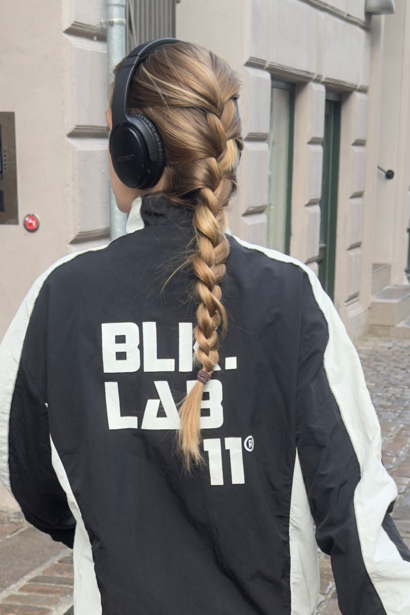 11UNSTOPPABLE WINDBREAKER