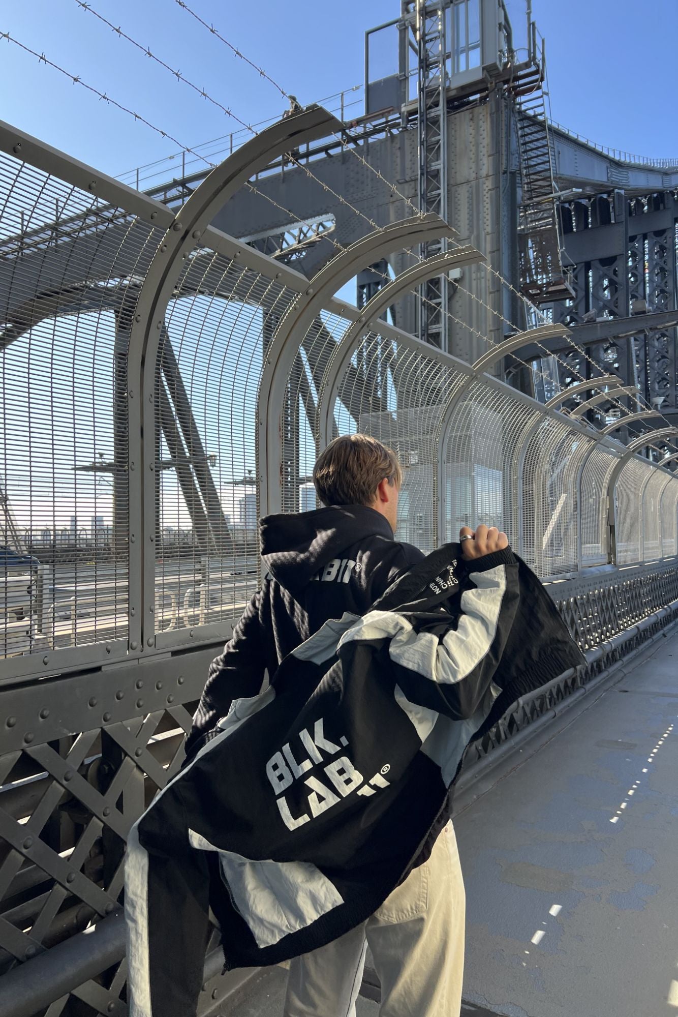 11UNSTOPPABLE WINDBREAKER